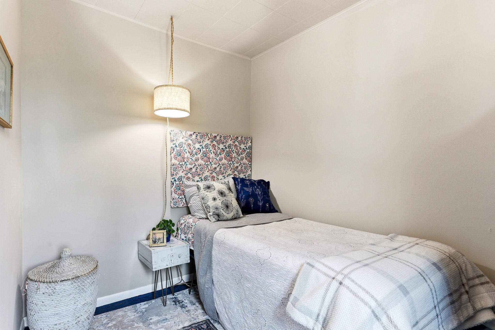 16-web-or-mls-757-Tuscarora-Ave-W-16.jpg