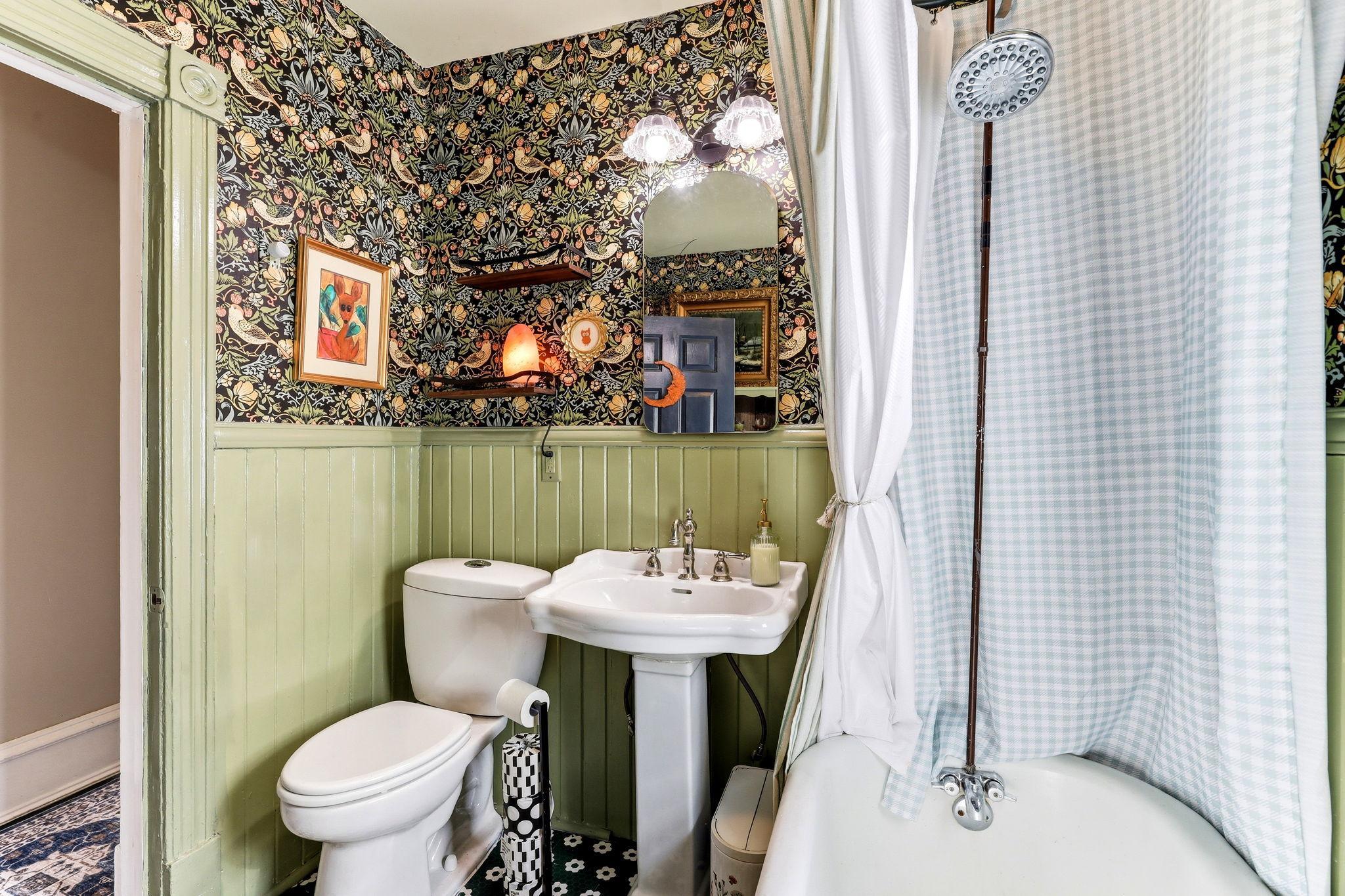 23-web-or-mls-757-Tuscarora-Ave-W-23.jpg
