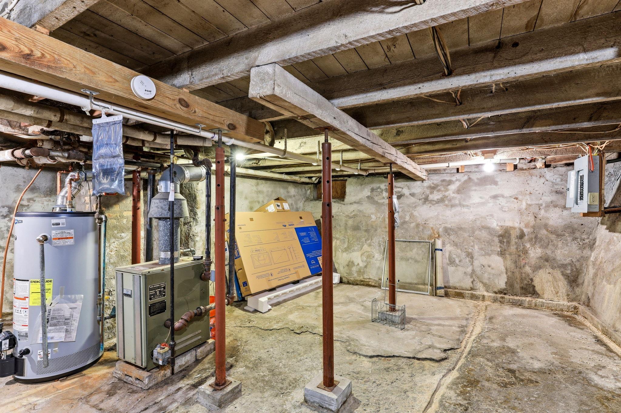 28-web-or-mls-757-Tuscarora-Ave-W-28.jpg