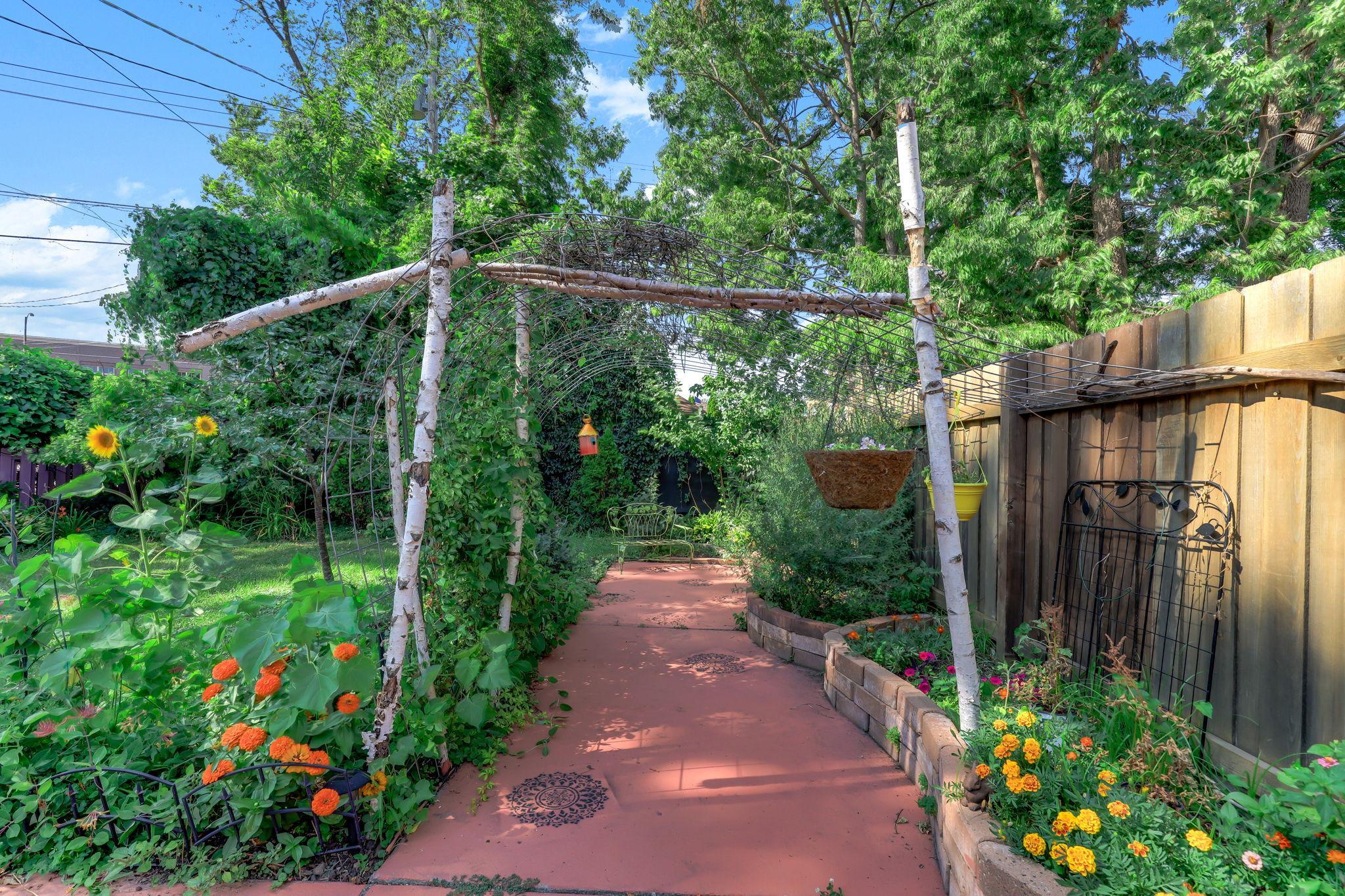 34-web-or-mls-757-Tuscarora-Ave-W-34.jpg