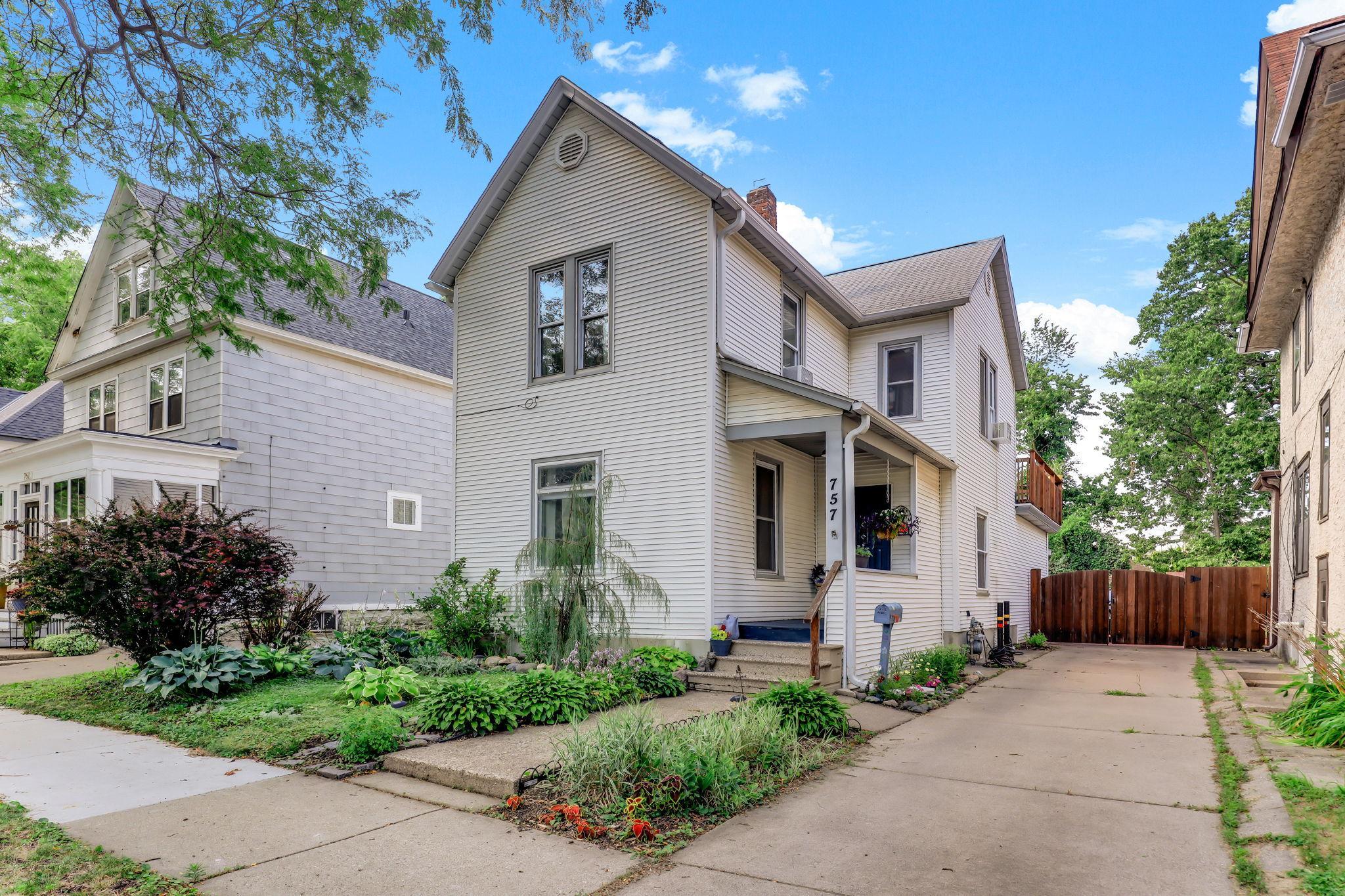 2-web-or-mls-757-Tuscarora-Ave-W-02.jpg
