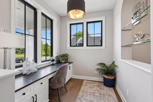 264 Wayzata Boulevard E, Wayzata, MN 55391