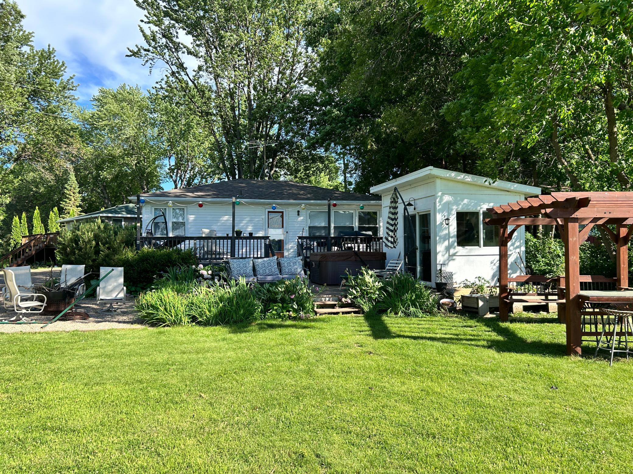 Welcome home to the lake with this two bedroom and one bath lake on Mink Lake.home !