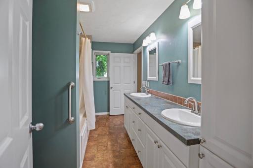 5414 Elkton Trail, Faribault, MN 55021