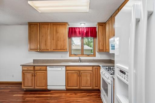 Bright, well-kept kitchen with Silestone counters