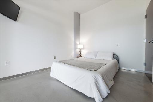 11-5601 Smetana Dr Unit 712 [3119805]- 011.jpg