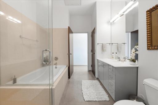 16-5601 Smetana Dr Unit 712 [3119805]- 016.jpg