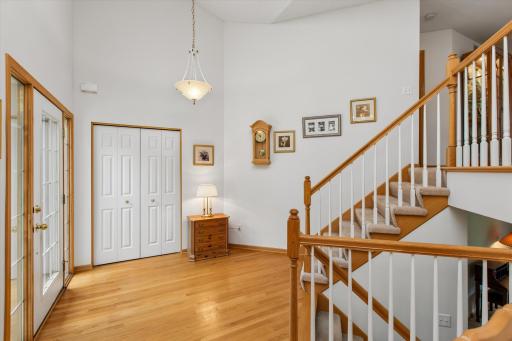 808 Winterberry Drive, Saint Paul, MN 55125