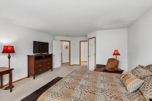 808 Winterberry Drive, Saint Paul, MN 55125