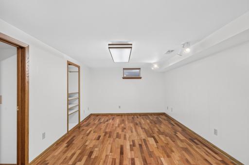 Great flex space - office, BR#5 (noncofming)