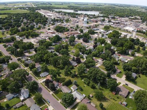 216 8th Avenue SE, Waseca, MN 56093