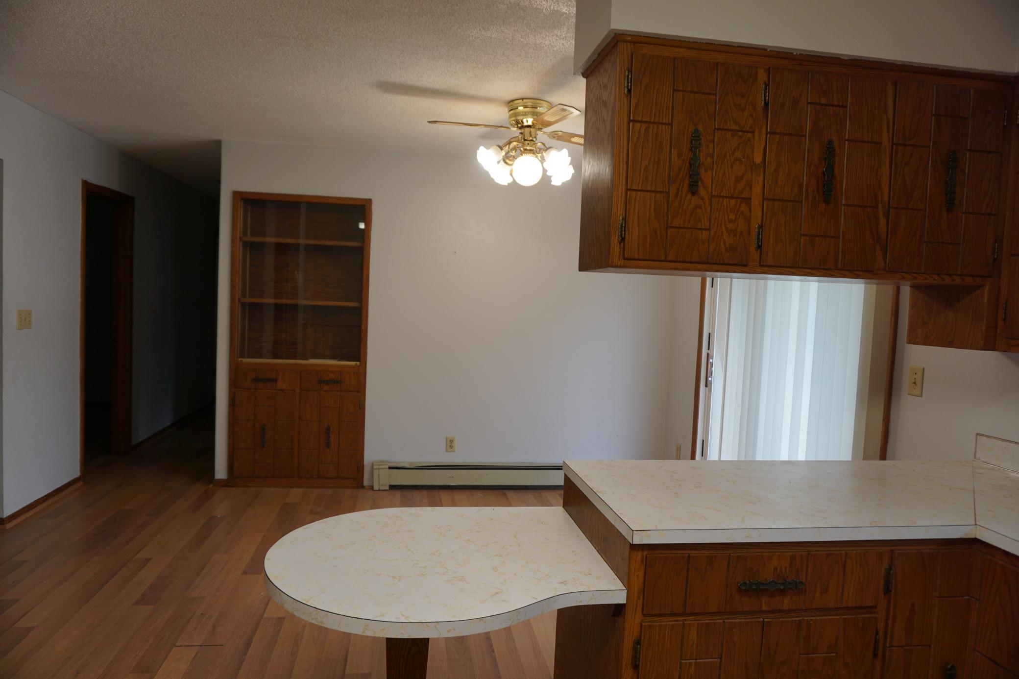 Dinning Area/Sliding door to deck