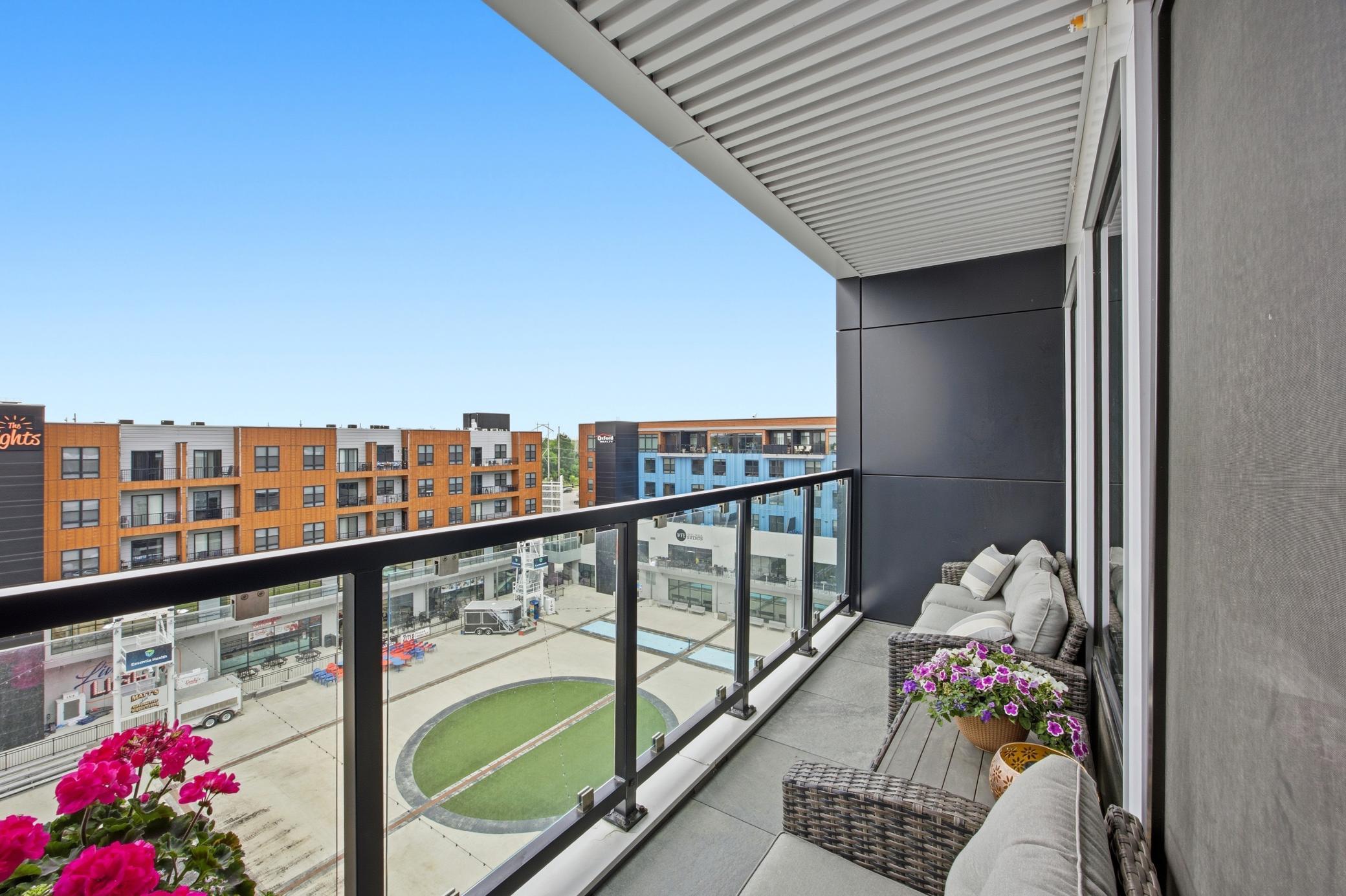 primary private balcony.jpg