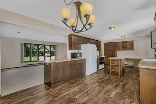 Plenty of room for seating around a dining table, the kitchen penincula or even at the mobile kitchen island.