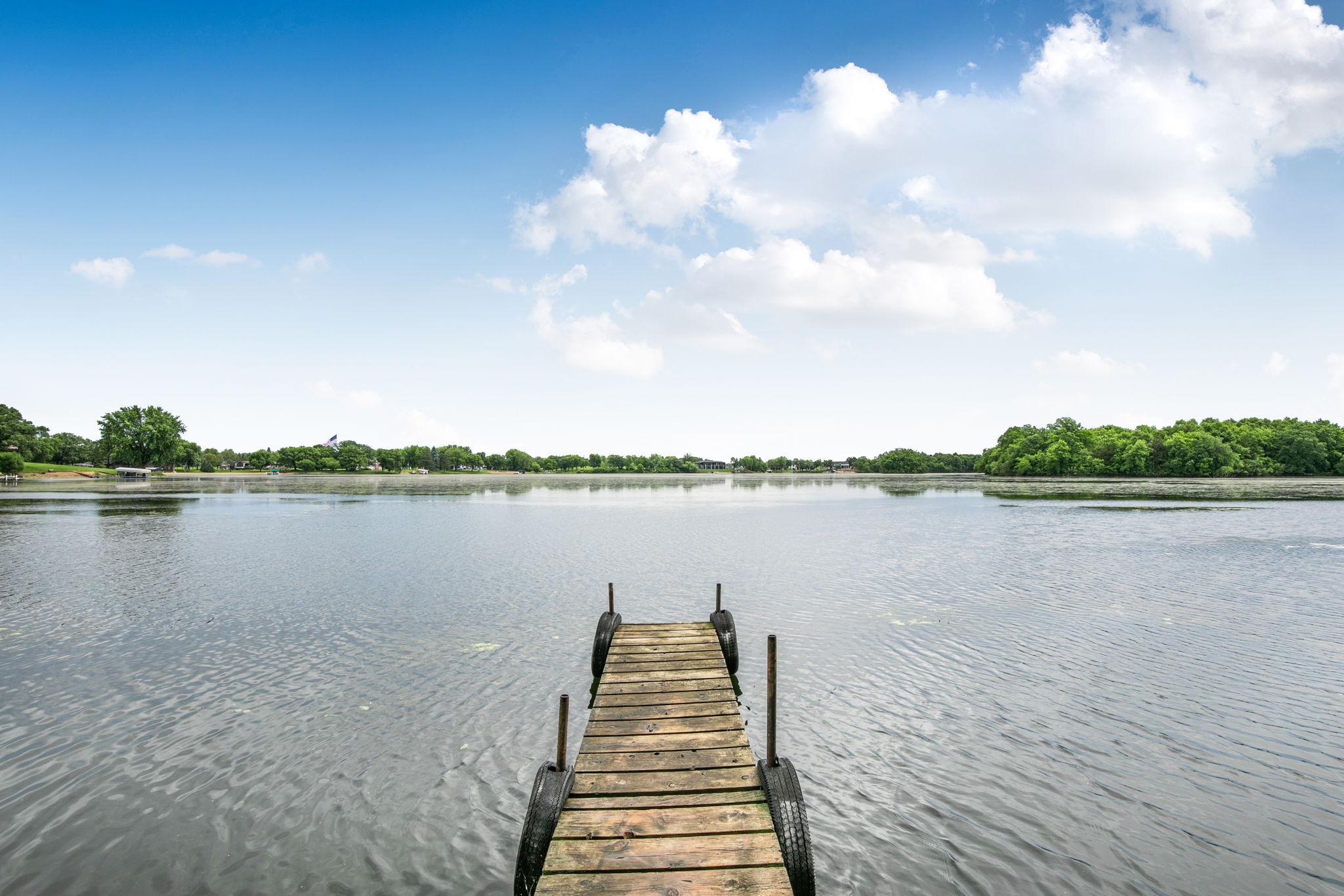 Unobstructed views! Just a few minute boat ride to the local sandbar or to Shadys the local lakeside bar and restaurant