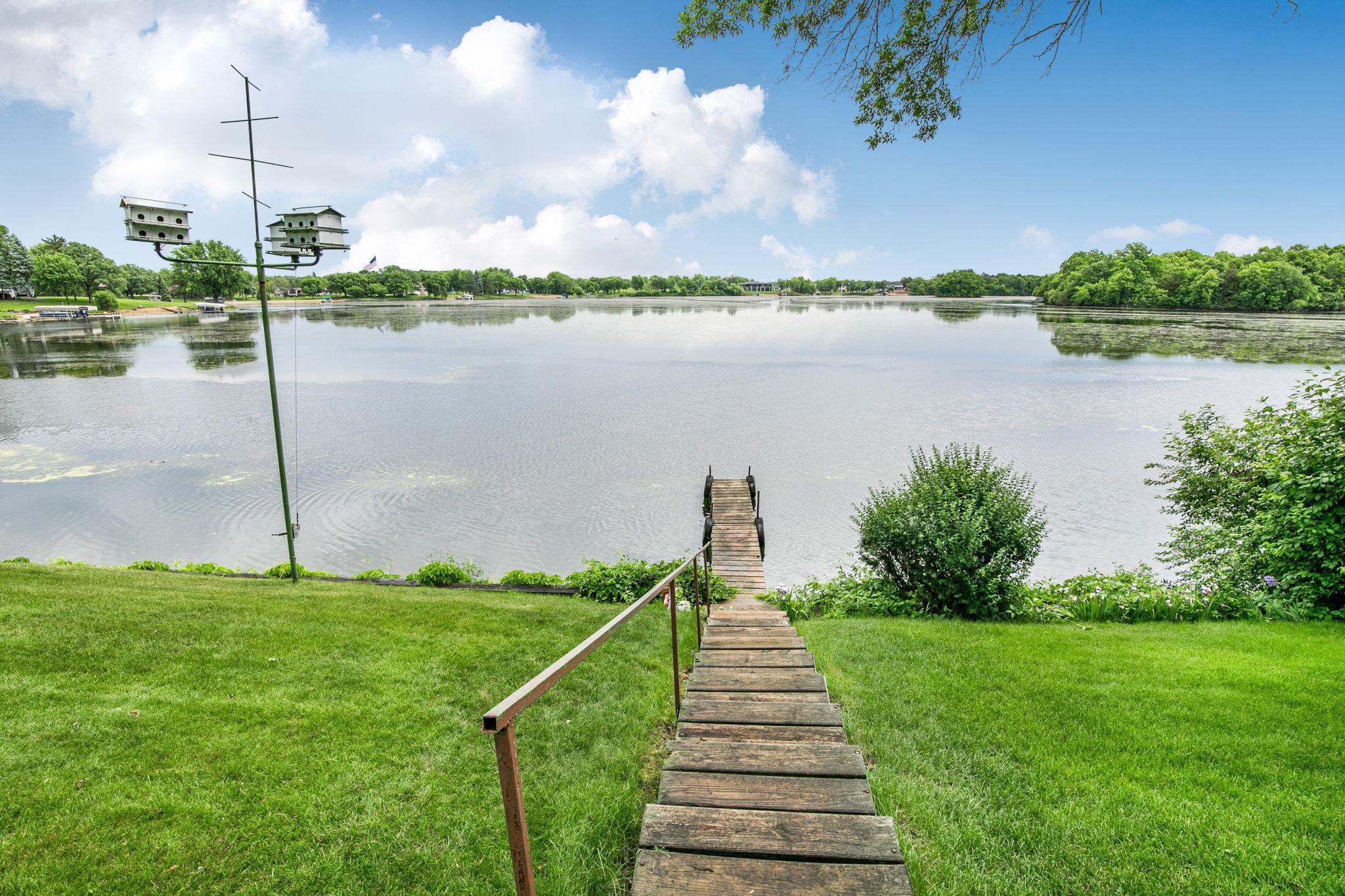 Gradual slope to the lake. Dock stays
