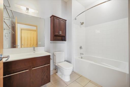 1211 Lagoon Avenue, 510, Minneapolis, MN 55408