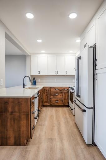 151 Lake Avenue N, 102, Spicer, MN 56288
