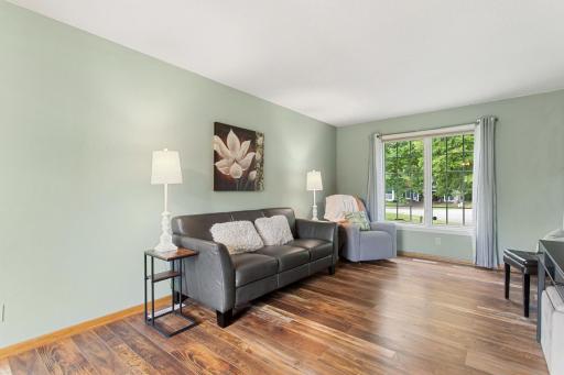 864 Winterberry Court, Woodbury, MN 55125