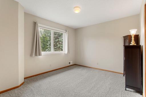 864 Winterberry Court, Woodbury, MN 55125