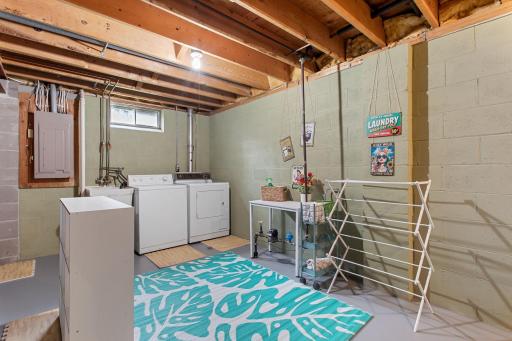 864 Winterberry Court, Woodbury, MN 55125