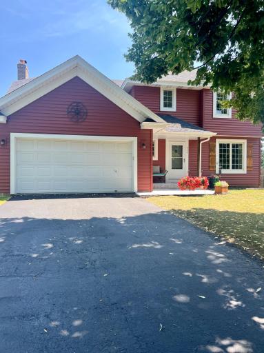 864 Winterberry Court, Woodbury, MN 55125