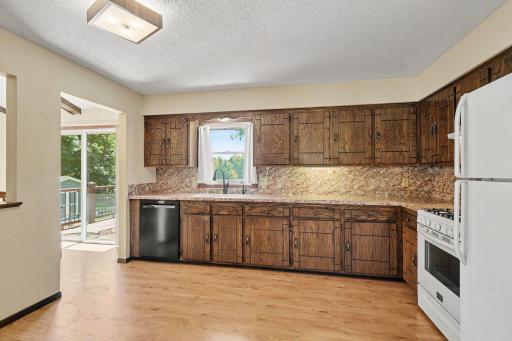 Kitchen provides Abundant Countertop and Cabinet Space!