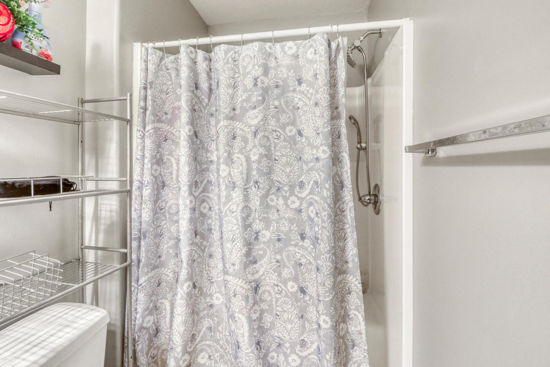 Basement Bathroom1_2-3264.JPG