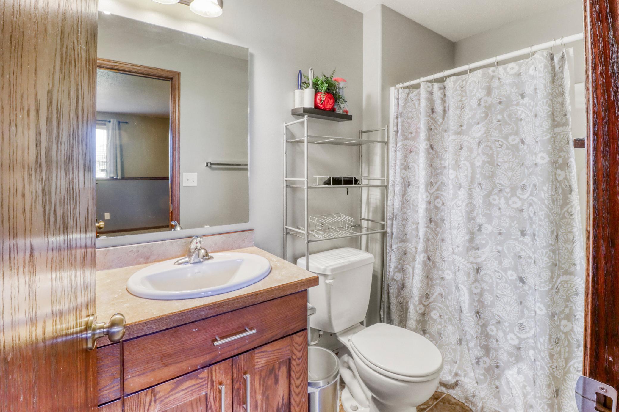 Basement Bathroom1_1-3264.JPG