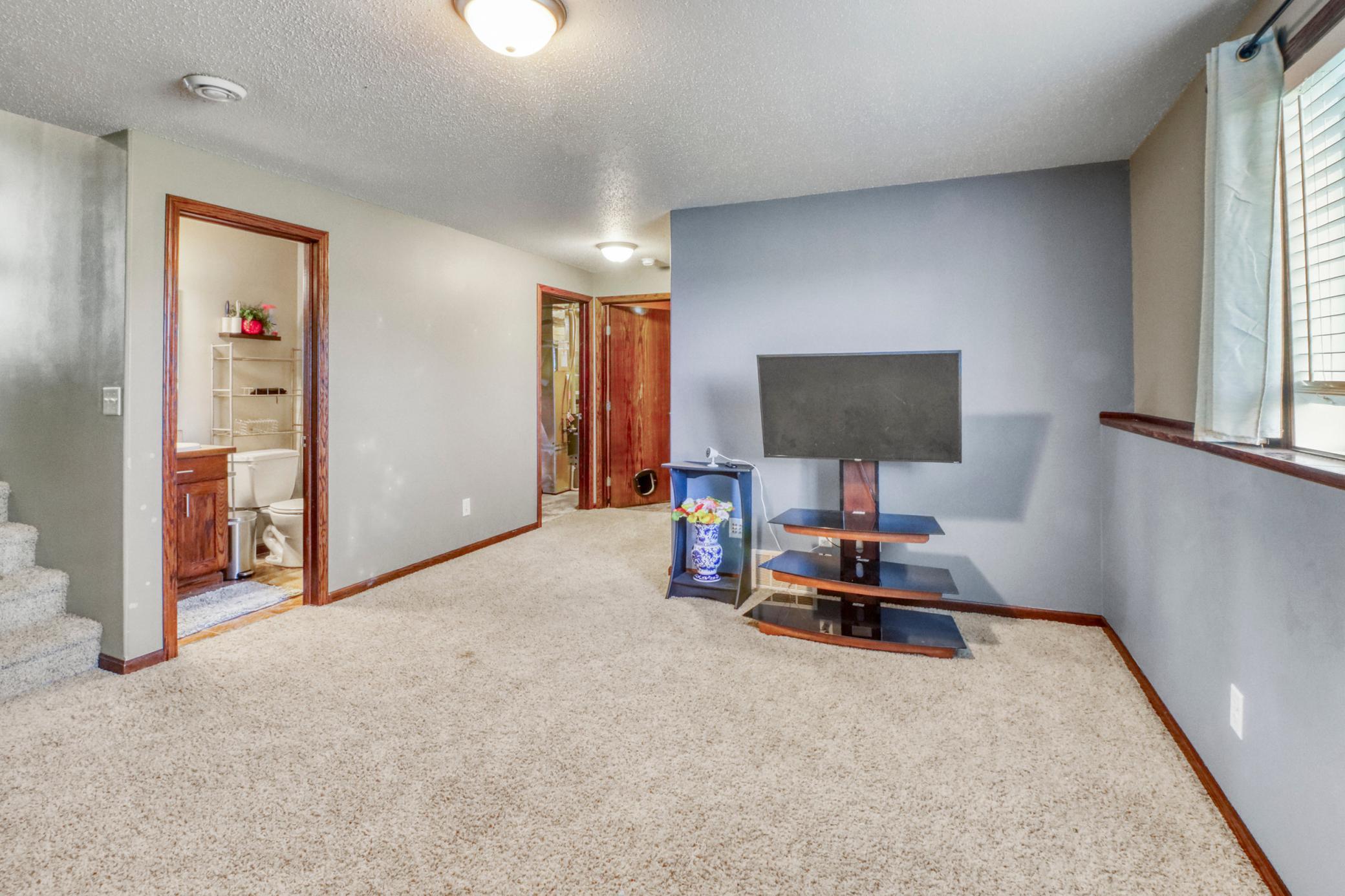 Basement1_4-3264.JPG