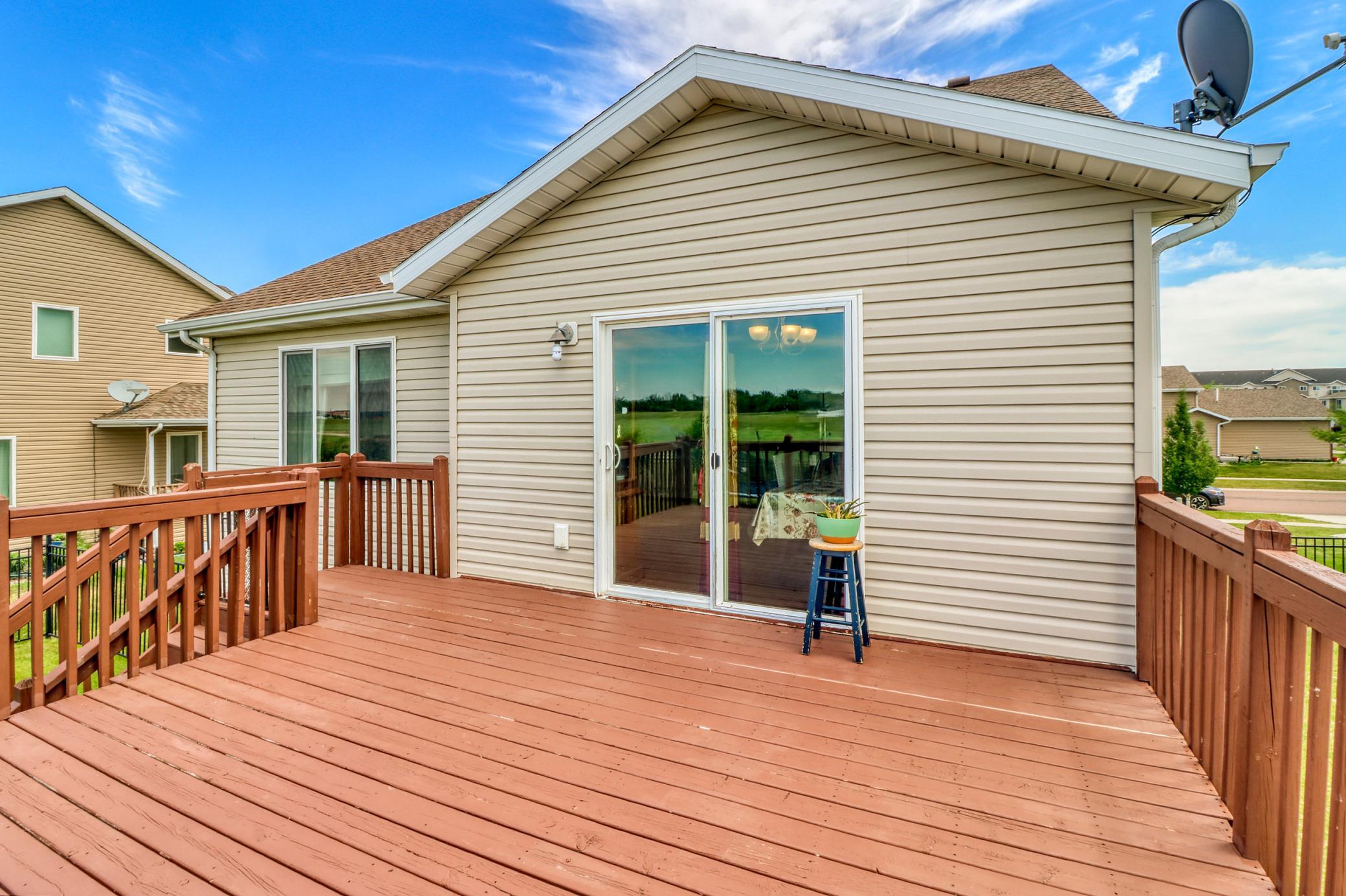 Backyad_deck1_1-3264.JPG