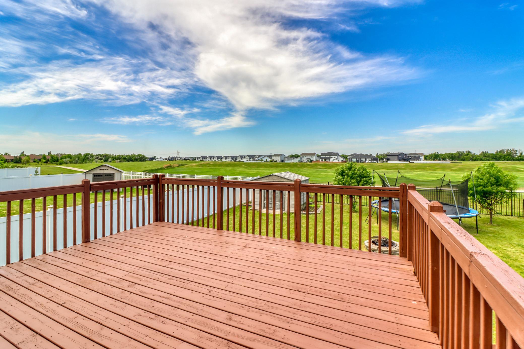 Backyard_Deck1_0-3264.JPG