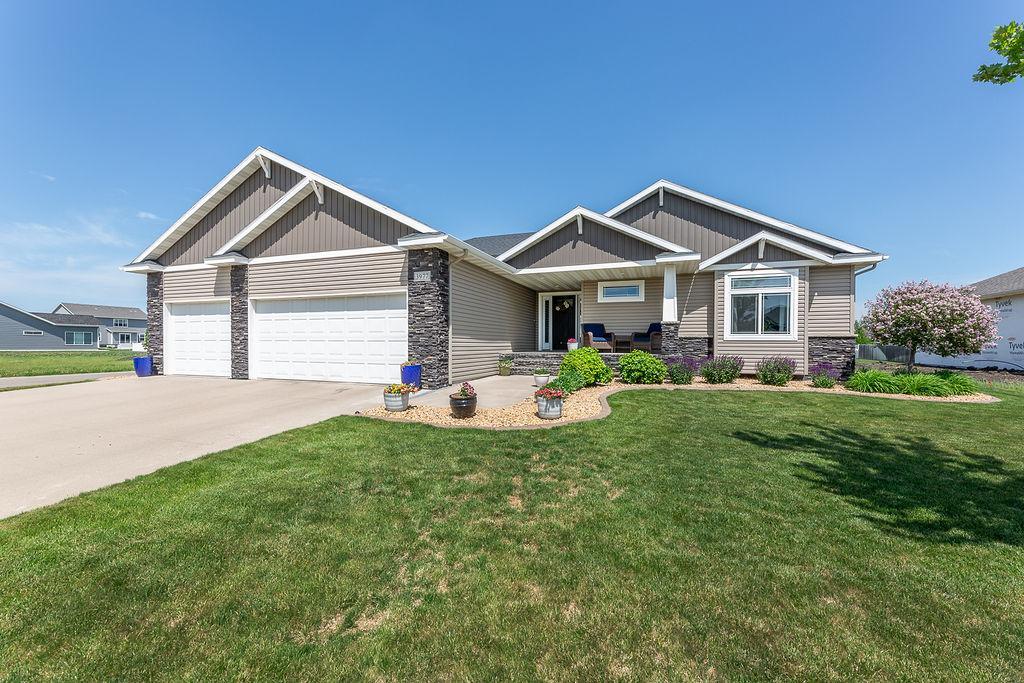 Professional landscaping, sprinklers, edging, sod