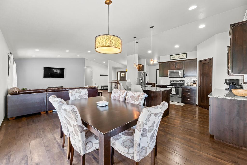 Vaulted ceilings + open floor plan
