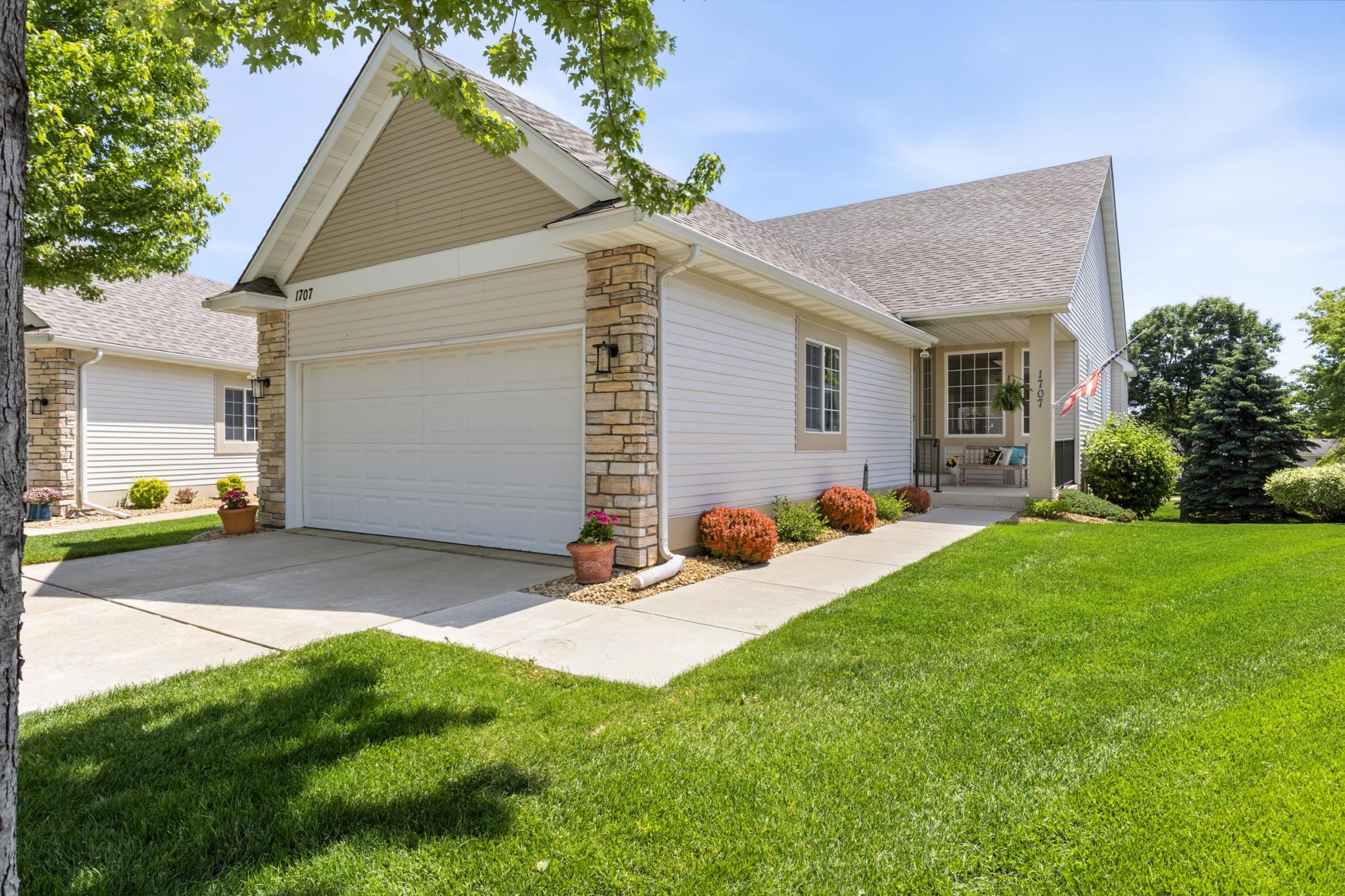 Welcome to 1707 14th Court West, a Lovely Detached Town Home in Highly Desirable Summit Heights.