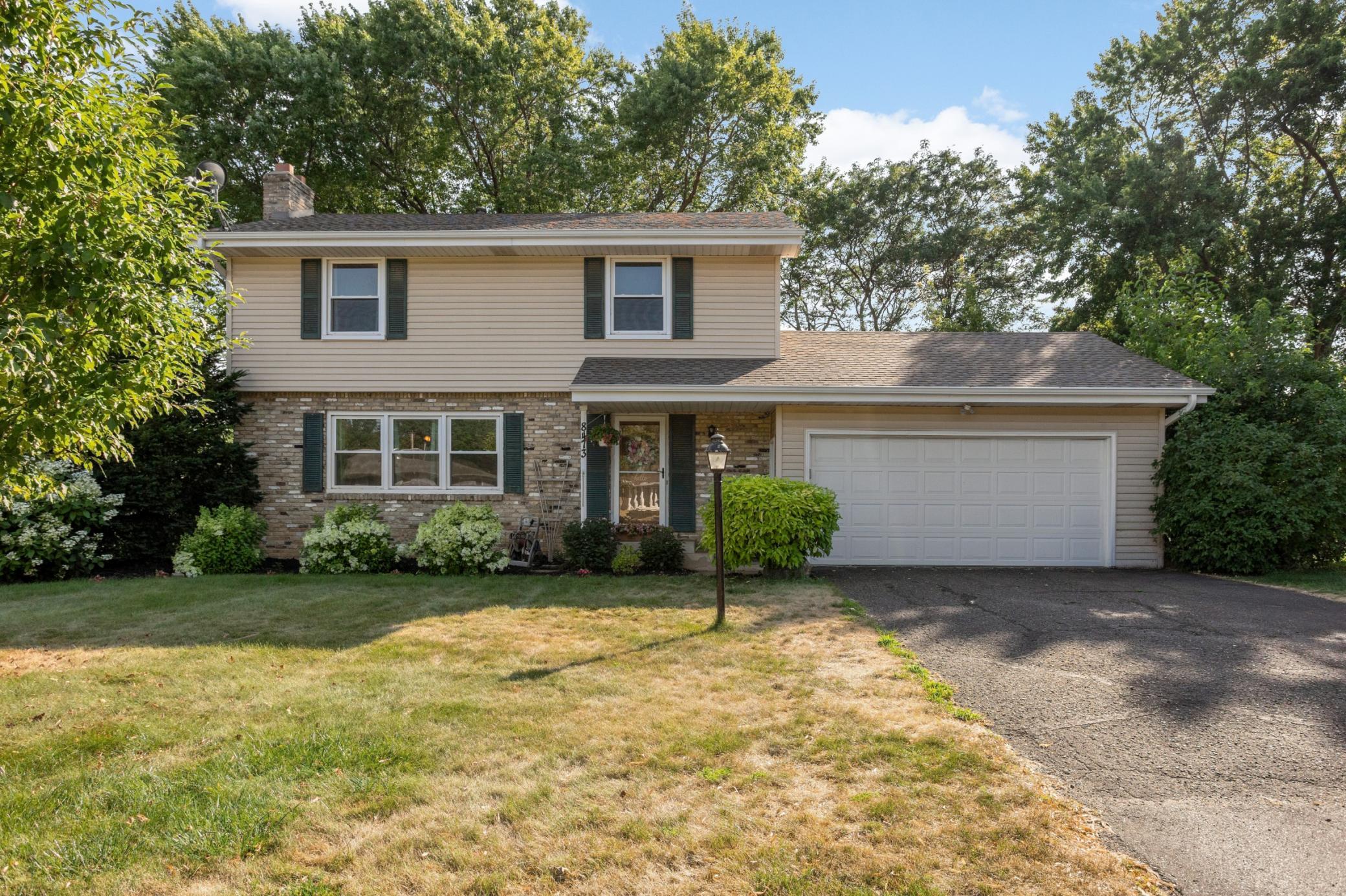Welcome to 8473 Meadow Lake!