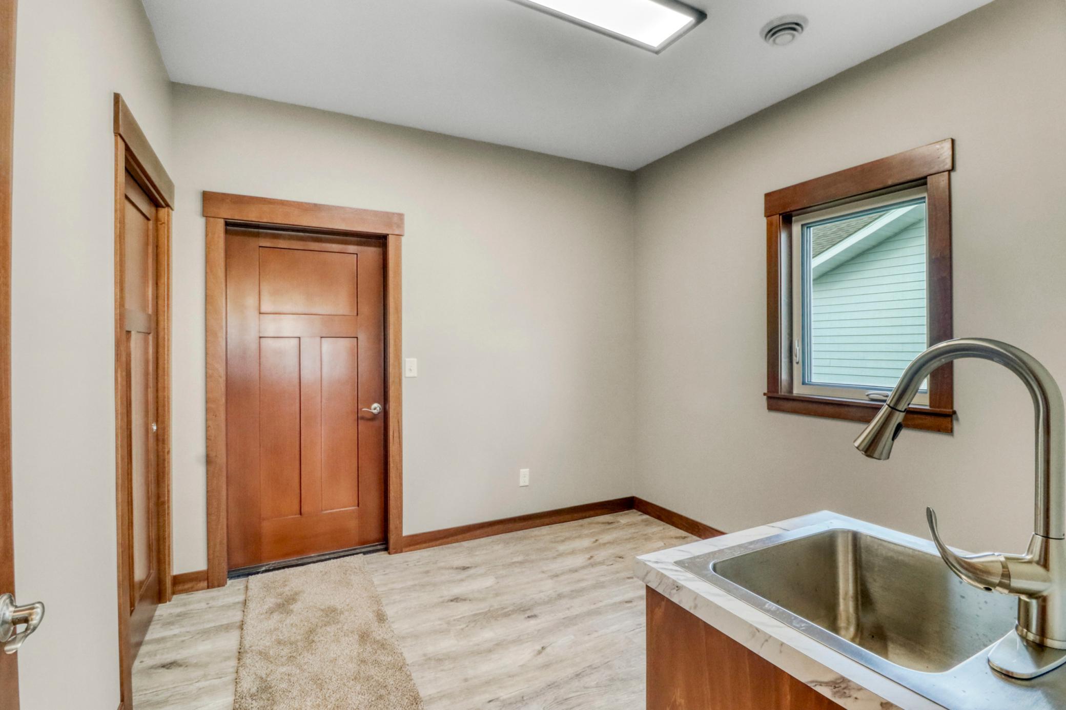 Laundry_mudroom1_2.JPG