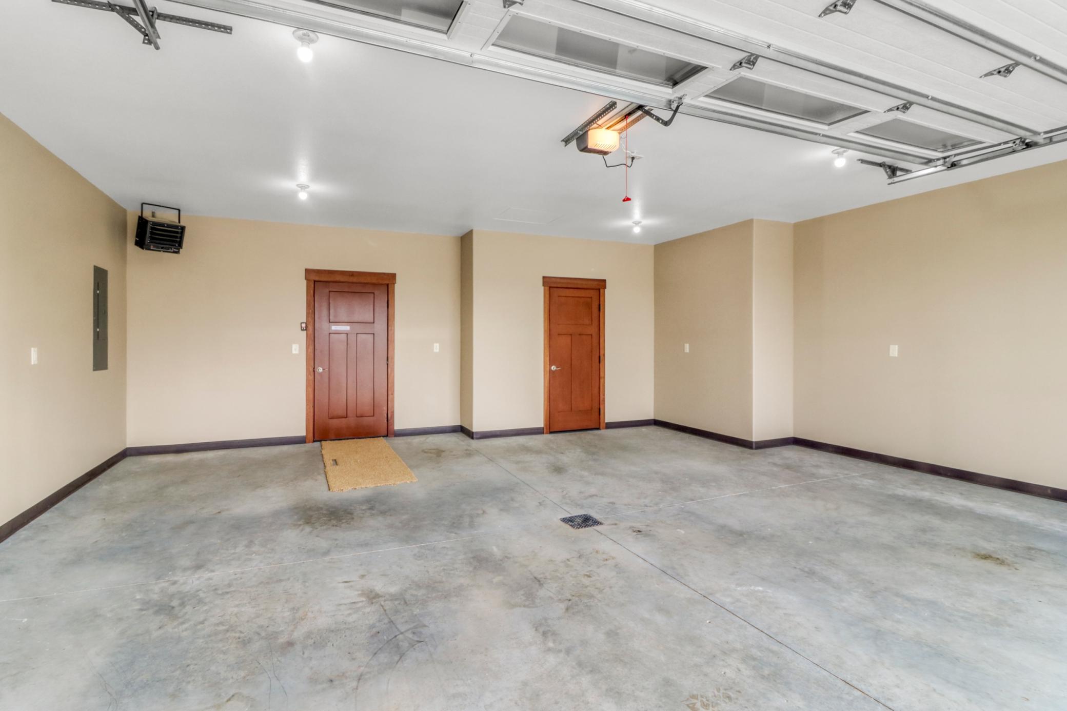Garage1_1.JPG