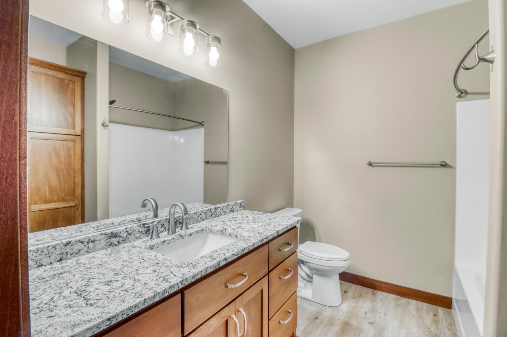 Bathroom1_2.JPG