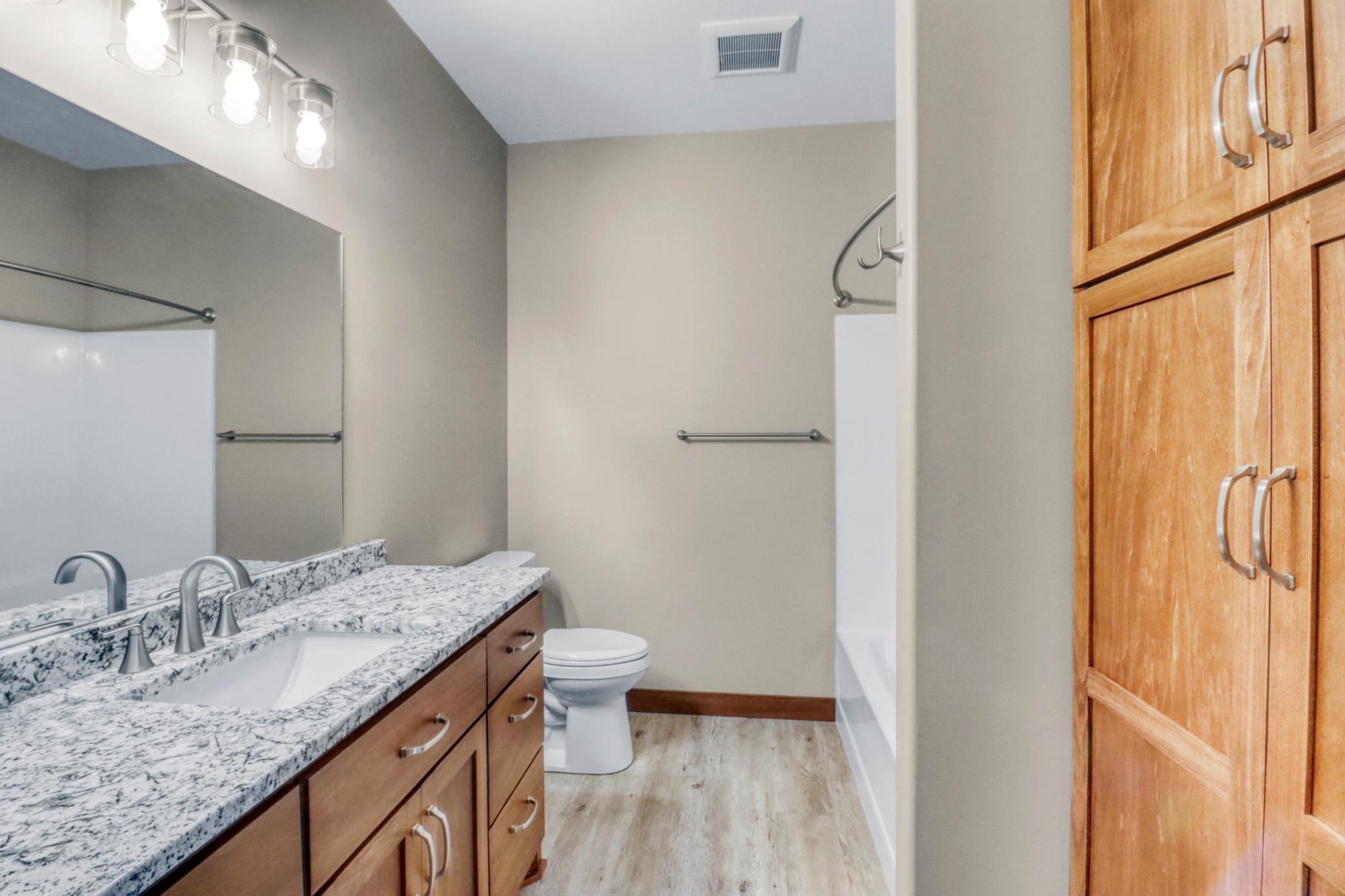 Bathroom1_1.JPG