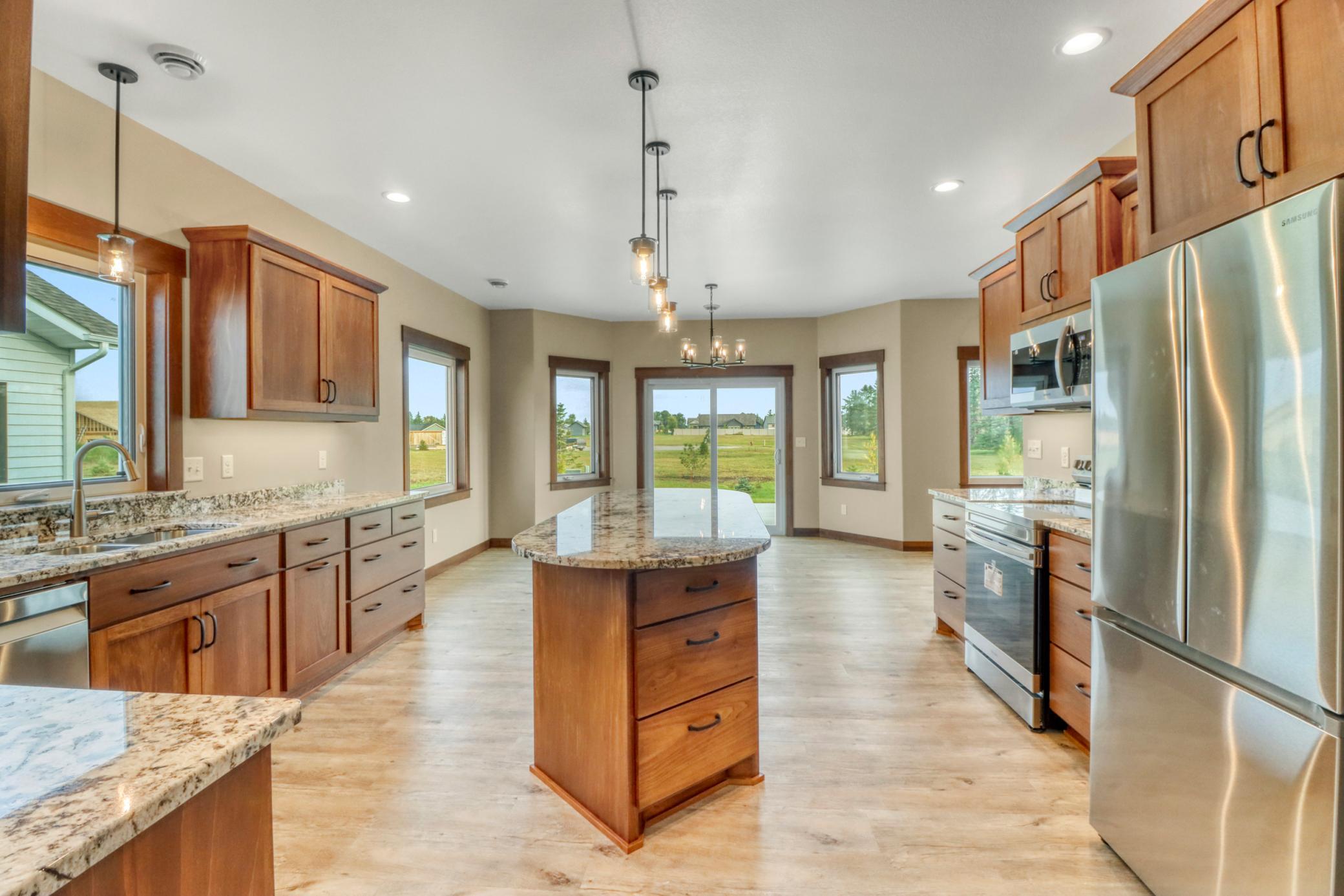 Kitchen1_1.JPG