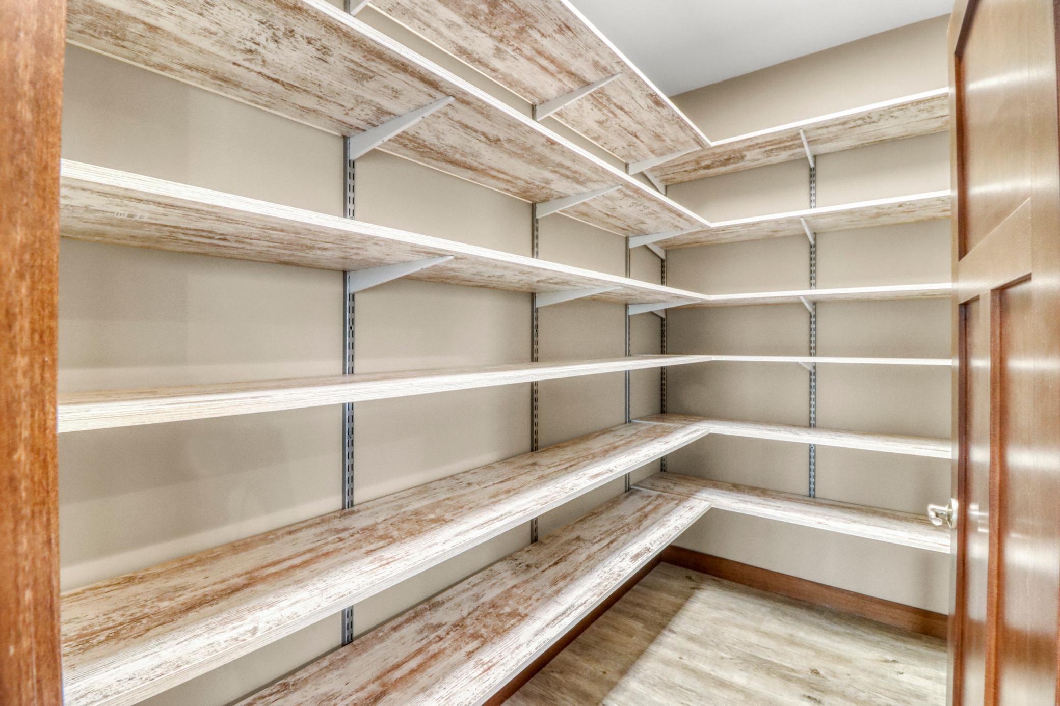 Kitchen_Pantry1_1.JPG