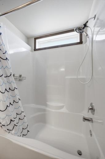 Upper Level Full Bath (with linen & garden soaking tub)