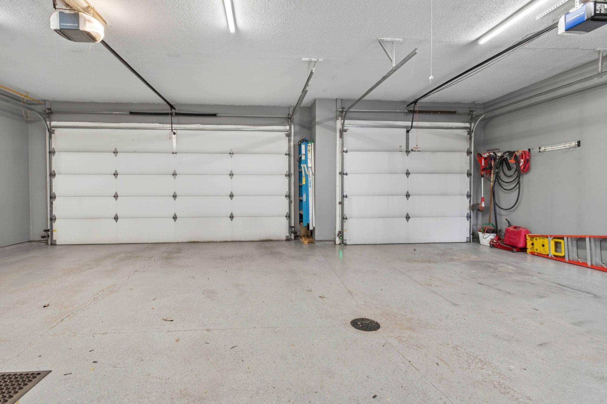 3 STALL HEATED GARAGE W/FLOOR DRAIN