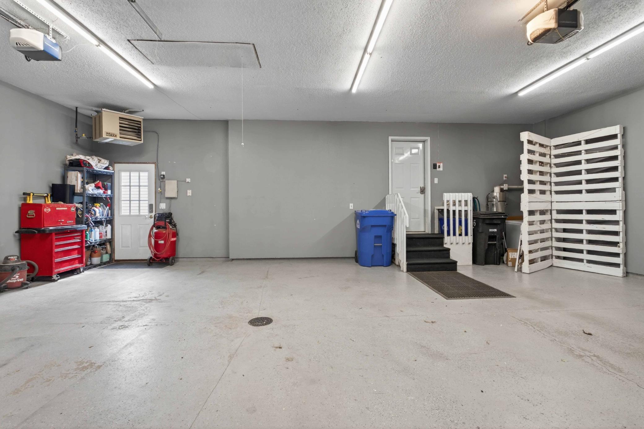 3 STALL GARAGE - HEATED/FLOOR DRAIN