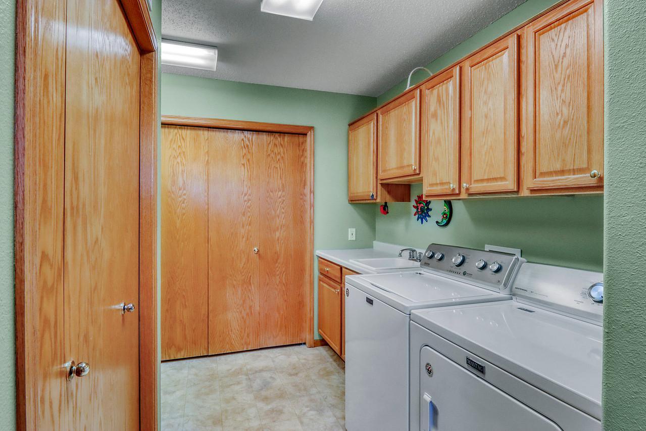 Laundry_Mudroom1_1-1280.JPG
