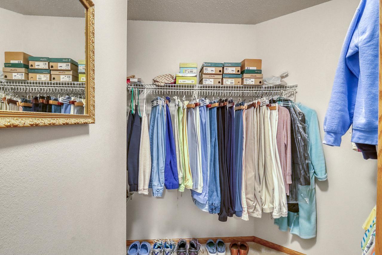 Primary Closet1_1-1280.JPG