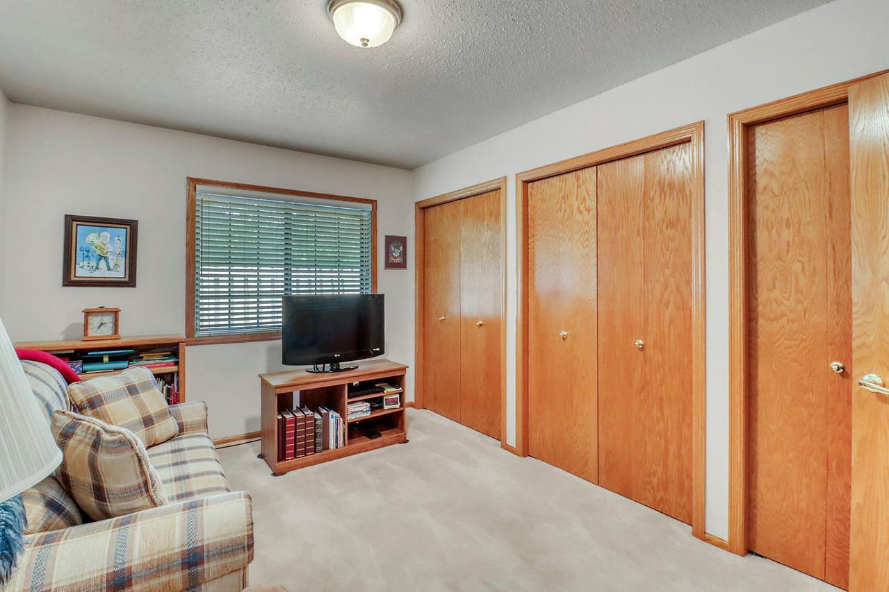 Bedroom1_2-1280.JPG