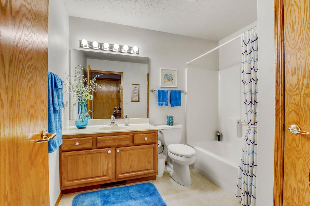 Bathroom1_1-1280.JPG