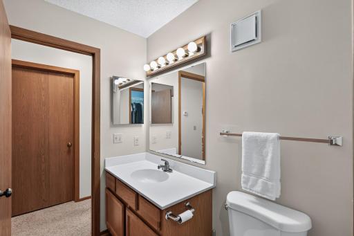 15155 Lesley Lane, Eden Prairie, MN 55346